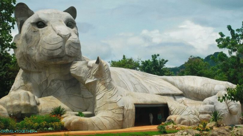 Chrám Wat Pha Luang Ta Bua v Kanchanaburi
