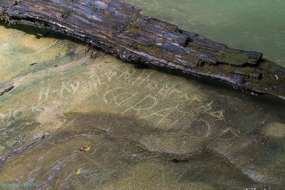 Samozrejme, niekto musel niečo poškriabať