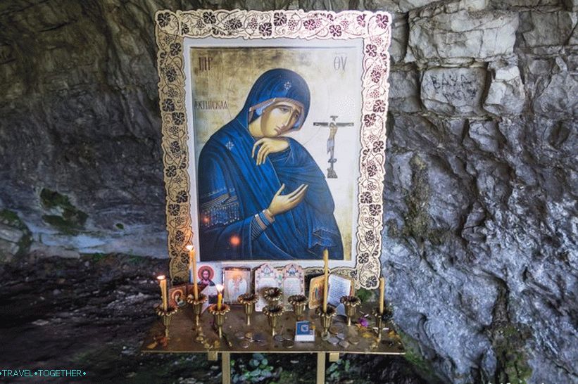 Ikona Matky Božej Akhtyrskej