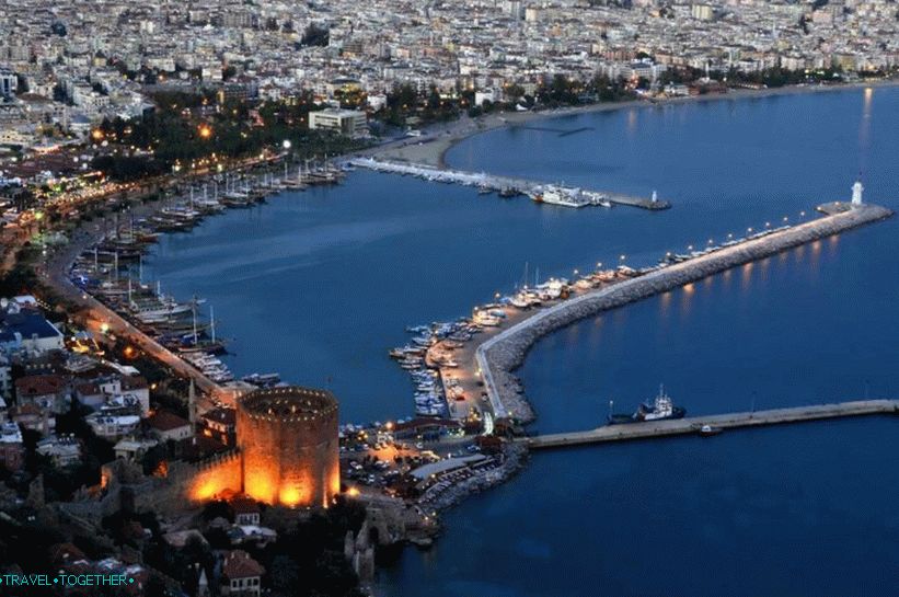 Alanya v noci