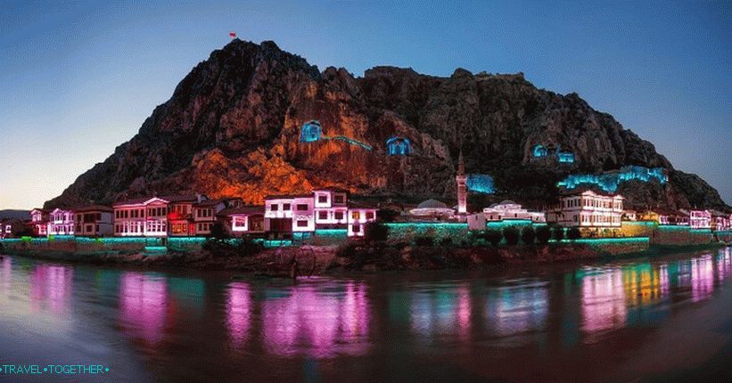 Amasya v noci