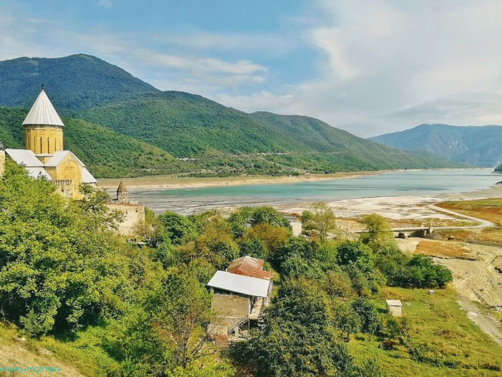 Ananuri proti Zhinvali