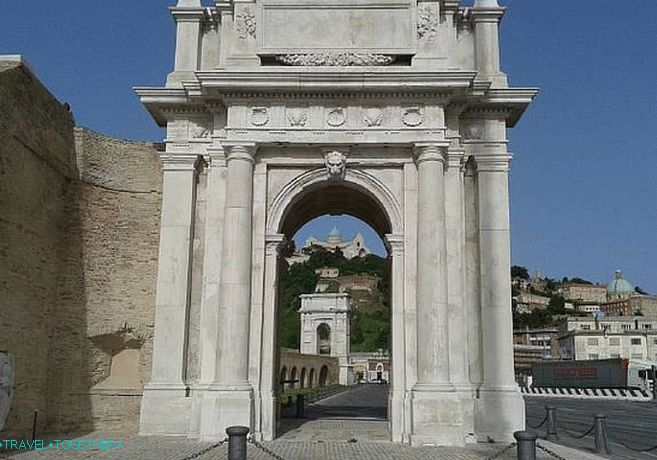 Arch of Clement