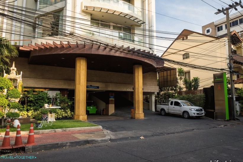 Hotel v Bangkoku s strešným bazénom - rezidencie Lohas