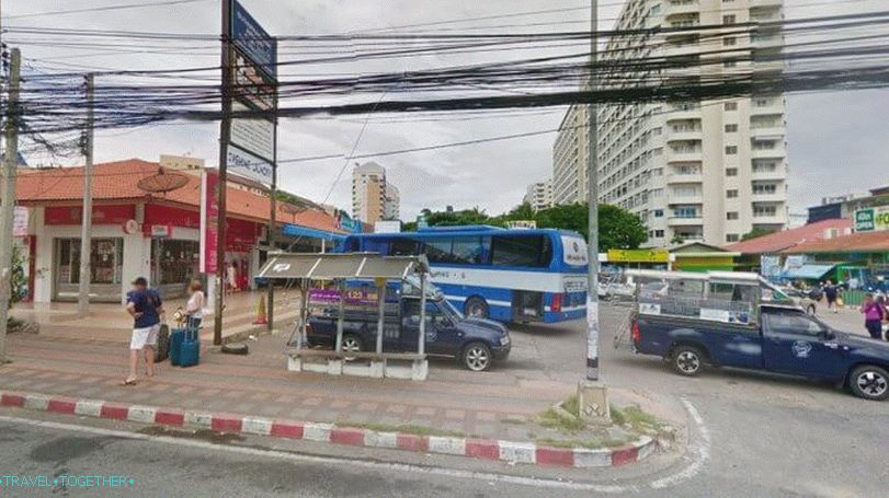 Autobusová stanica na ceste Thap Praya v Pattaya