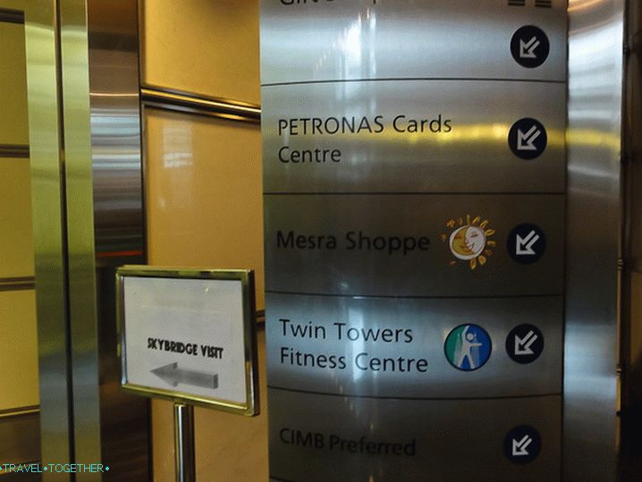 Hľadáme smer na návštevu Skybridge.