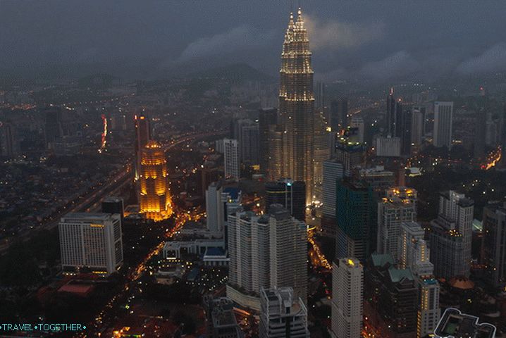 Kuala Lumpur a Petronas Towers večer