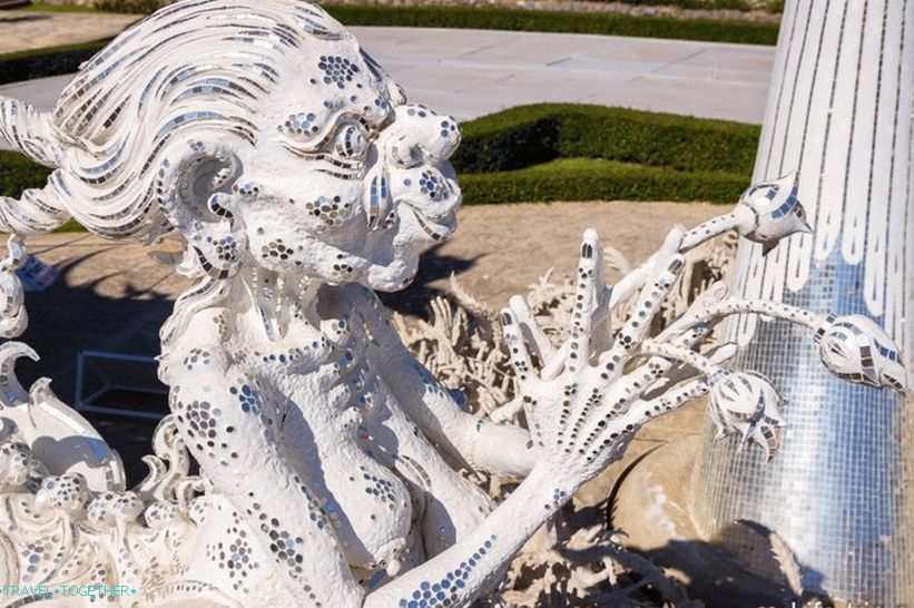 Biely chrám Thajska (Wat Rong Khun) - krásna rozprávka v tele