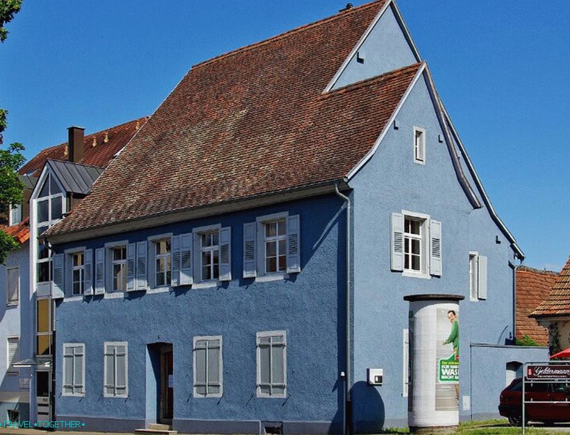Modrý