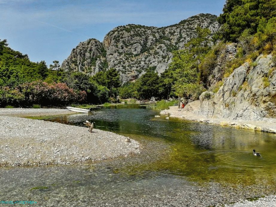 Ústí rieky pri zrúcanine Olymposu