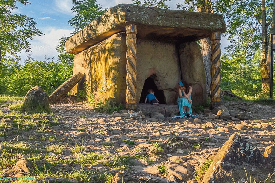 Dolmen na farme Bambakov