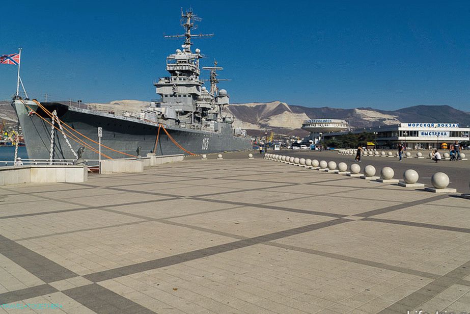 Cruiser Michail Kutuzov v Novorossijsku