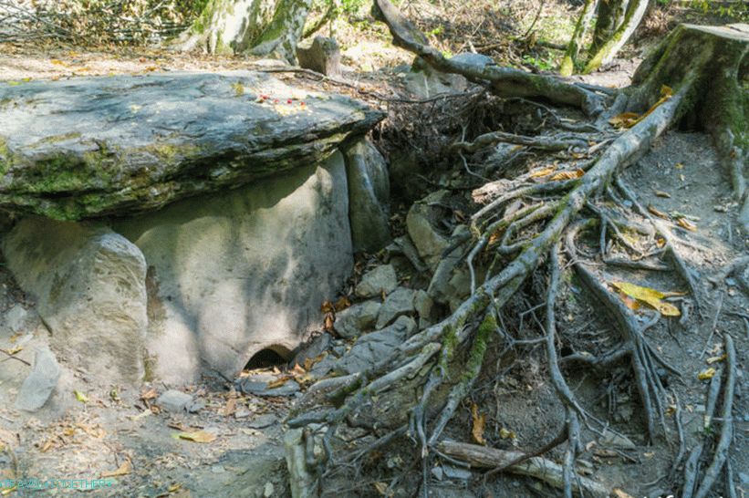 Dolmens v Krasnaya Polyana - orientačný bod pre amatérku