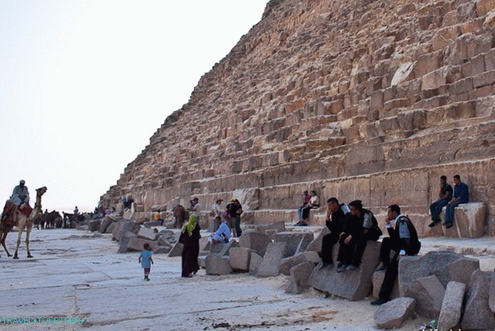 Na úpätí pyramídy Khafre.