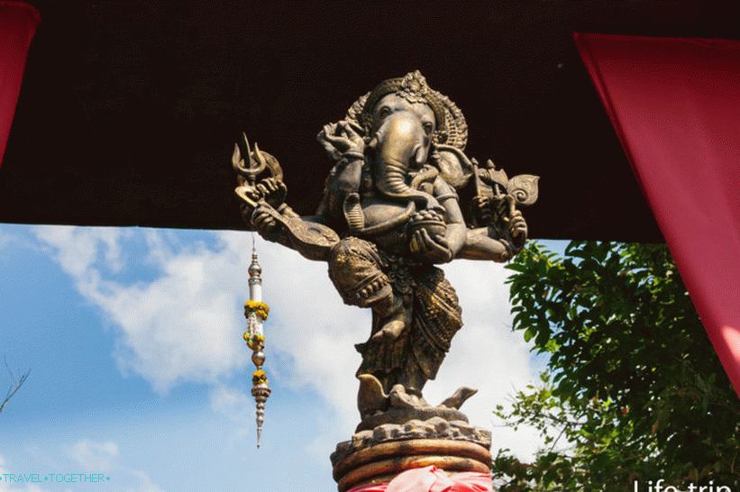 Dusit Dhewa - kultúrne stredisko na Koh Samui