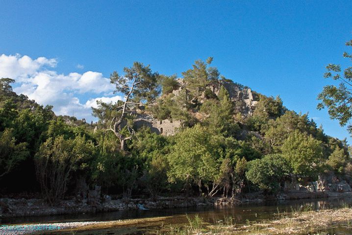 Mesto Olympos na ľavom brehu rieky Ulupinar.