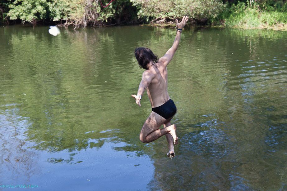 Skočiť do rieky s bungee