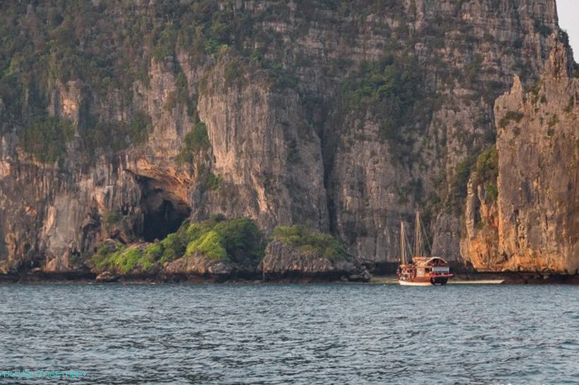 Vikingská jaskyňa na Phi Phi Le