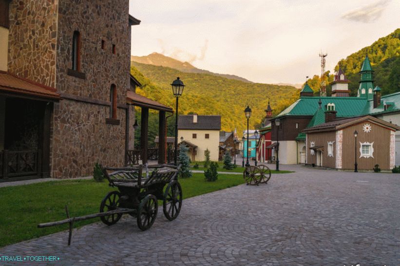 Etnografické centrum môjho Ruska v Rosa Khutor - obchody, hotely a rekreačné oblasti