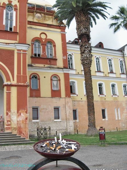 Abcházsko.   Nový Athos. Nový kláštor Athos. Prestať fajčiť!