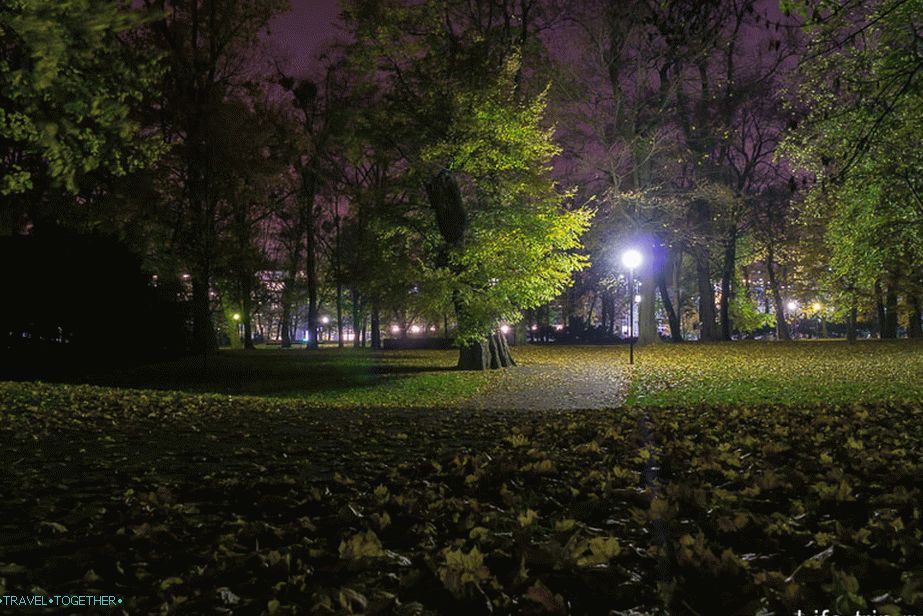 Park Garden Janka Krall vo večerných hodinách v Bratislave