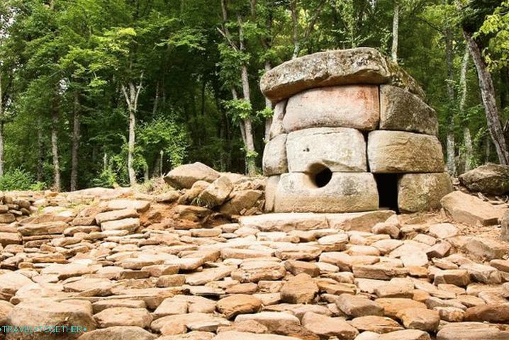 Gelendzhik, choď sa pozrieť na dolmeny