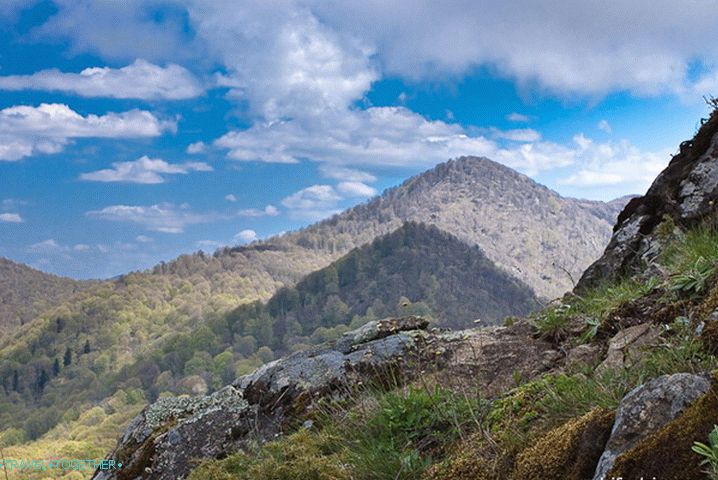 Pohľad z jedného z vrcholov Mount Two Brothers.