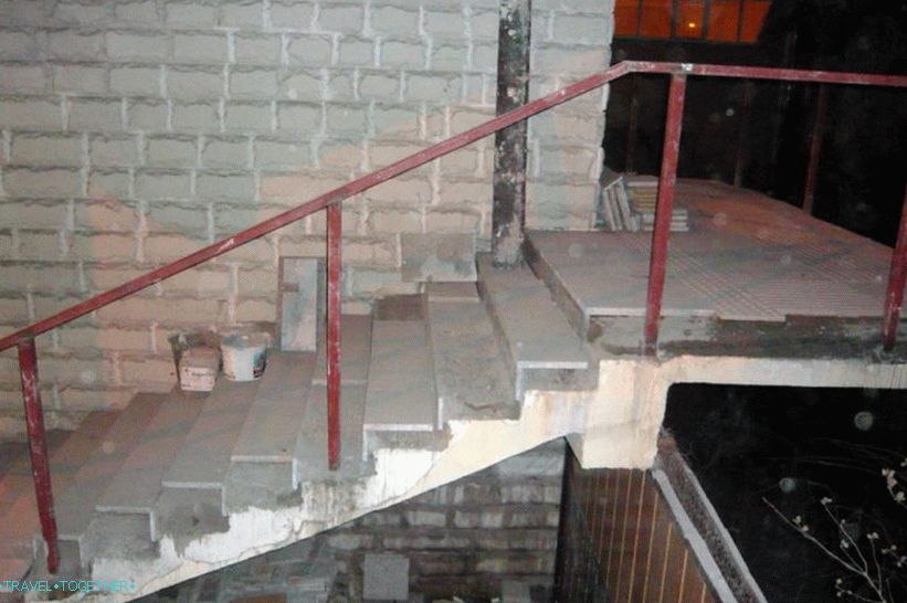 Prebiehajúci prechod na centrálnu ulicu Soči mesiac pred olympijskými hrami