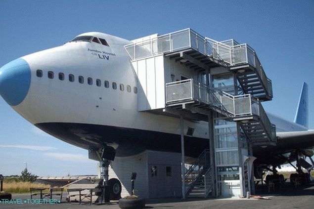 PLANE-HOTEL