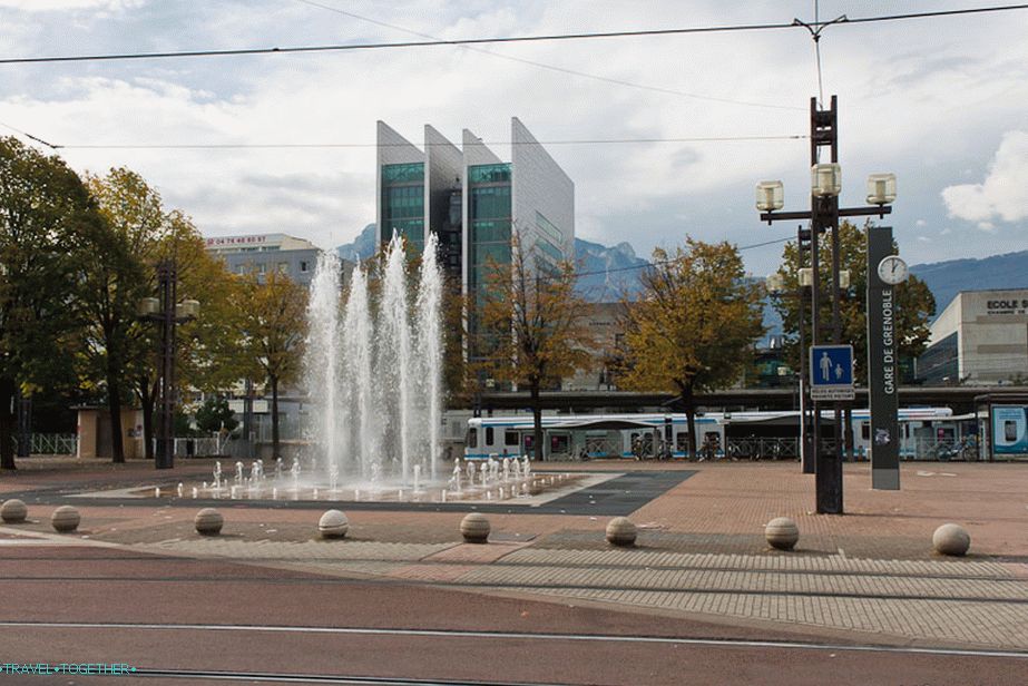 Fontána pri stanici Grenoble