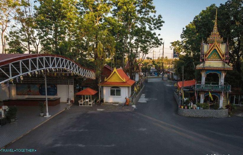Chrám ležiaceho Budhu v Phukete - Wat Sri Sunthon