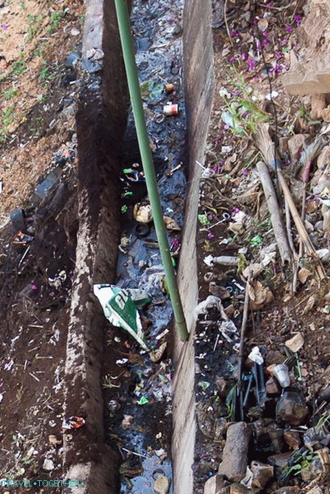 A okolo chrámu Doi Suthep bahno