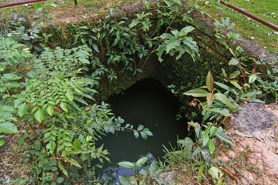 Prehistorická studňa s vodou