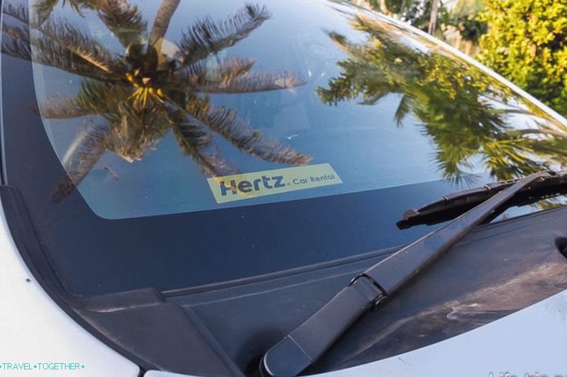 Autom Bangkok-Phuket, auto z Hertzu