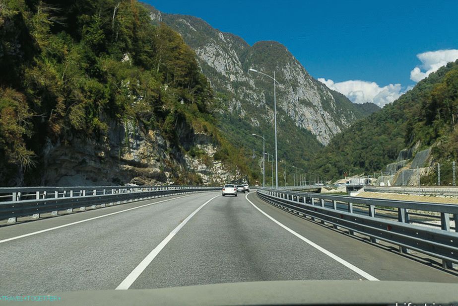 Bližšie k Krasnaya Polyana začína krásu