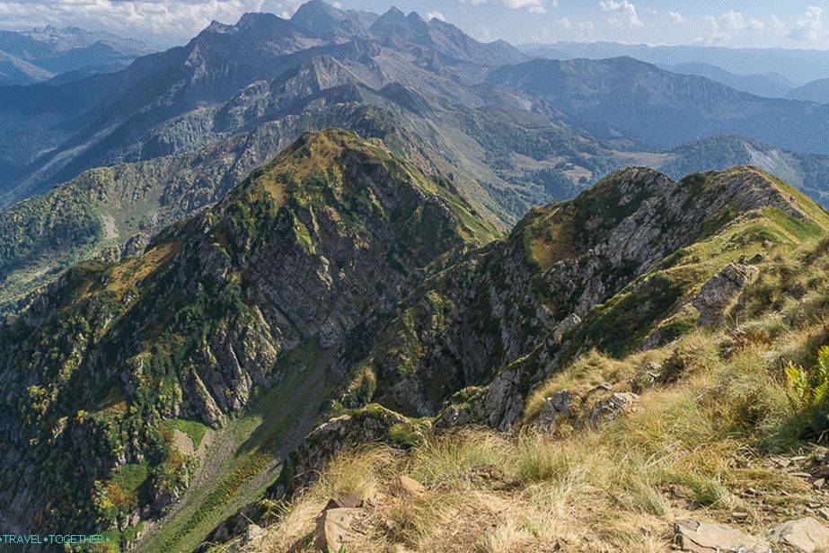 Pohľad z horského kamenného piliera