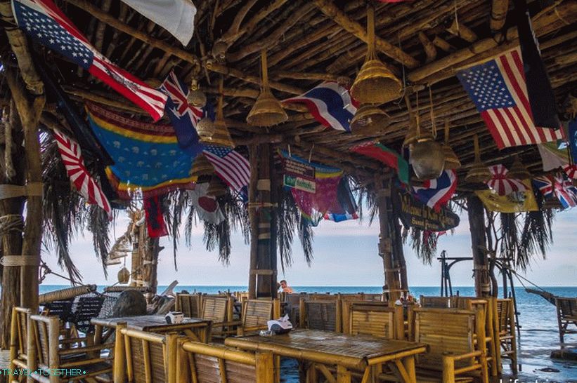 Koh Raham on Phangan - autentická reštaurácia z morského odpadu