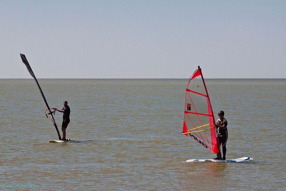 Surferi na Dolzhansky Spit