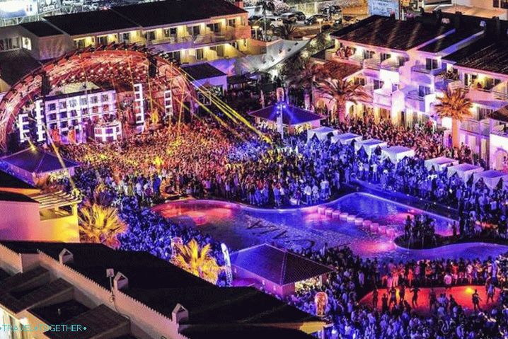 Španielsko, ostrov Ibiza - centrum klubového života, ideálne pre mladých ľudí