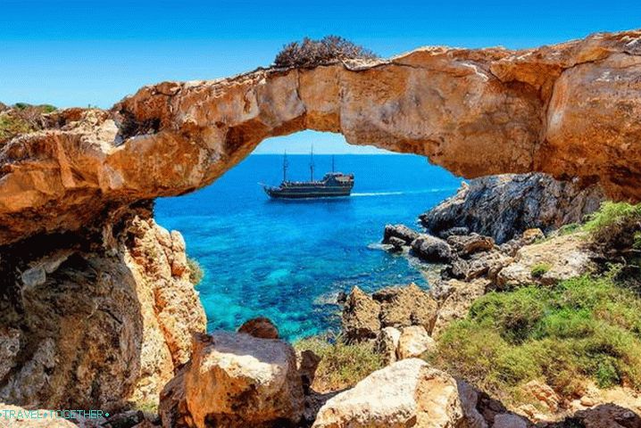 Cyprus, jedinečné prírodné oblúky