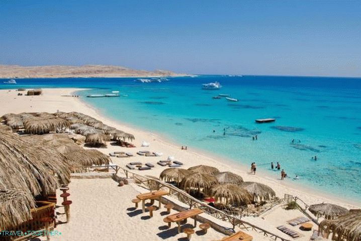 Egypt, Hurghada je vhodnejšia pre rodiny s deťmi, tu je pohodlný vstup k moru