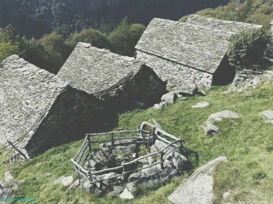 Staré domy v dedine Lavertezzo