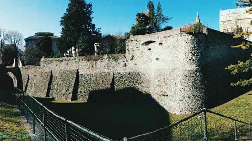 Steny pevnosti Lecco