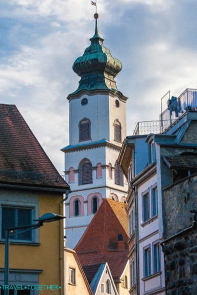 Pohľad na zvonicu kostola sv. Štefana v starom meste
