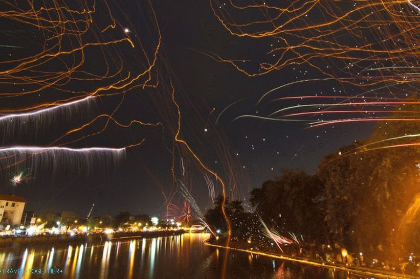Loy Kratong a Yipeng Festival (25)