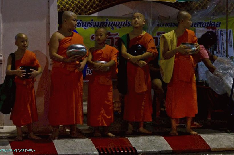 Loy Kratong a Yipeng Festival (11)