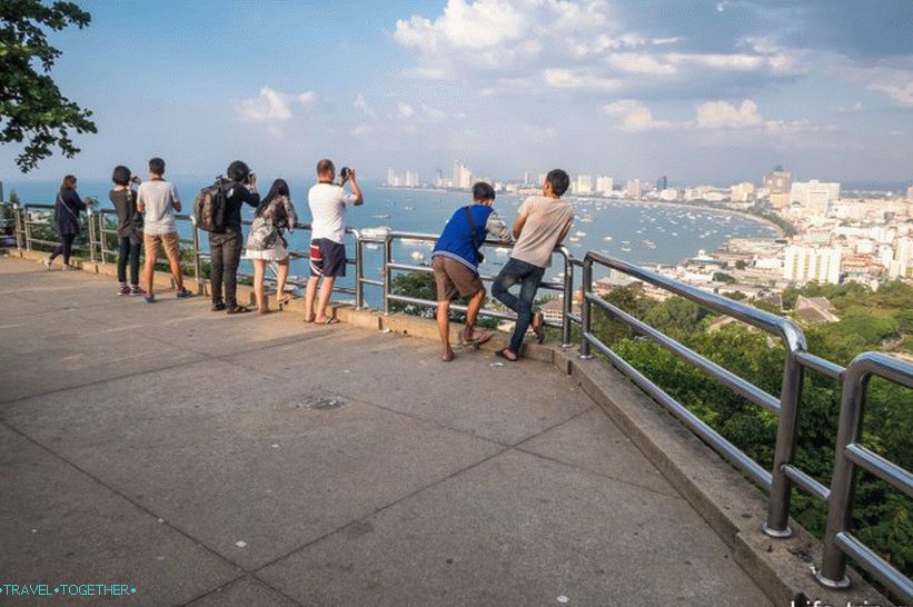 Vyhliadková plošina v chráme a parkovanie