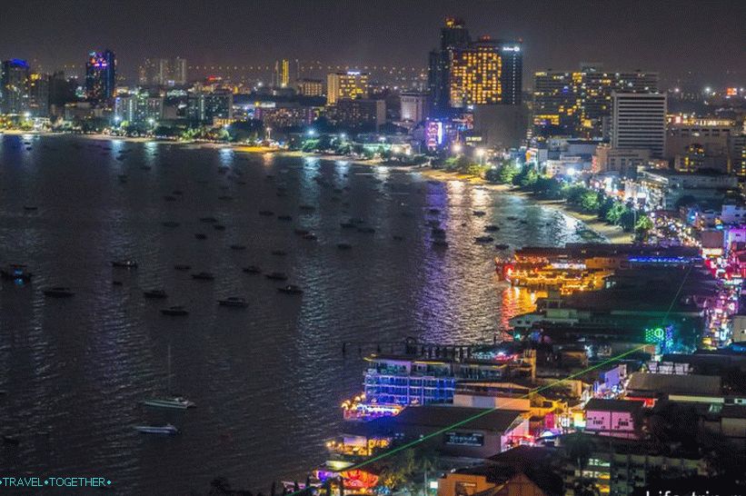 Pohľad z vyhliadkovej plošiny na Pattaya