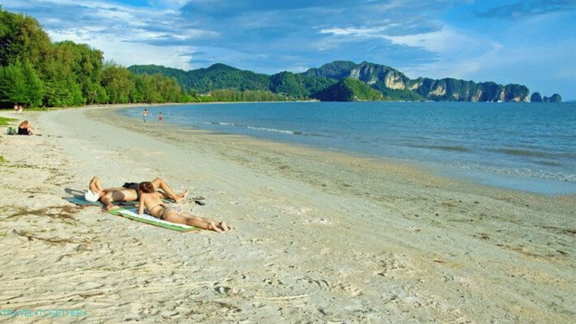Plážový klobúk Nopparat Tara v provincii Krabi