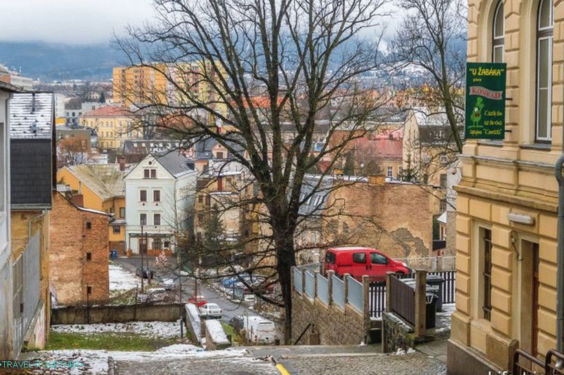 Výhľad a staré mesto v susednej štvrti